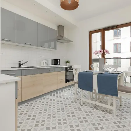 Sierakowskiego By Renters شقة