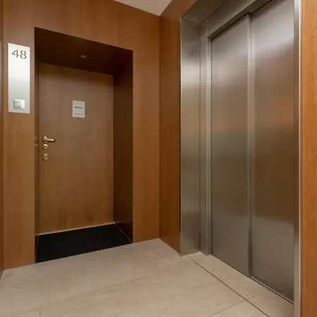 Sierakowskiego By Renters Apartman *